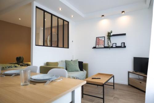 Troyes Apartment | Aux pieds du Cube, Studio Troyes, Parking et Wi-Fi Fibre