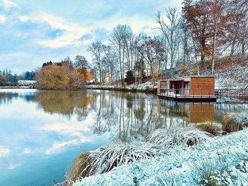 Sainte-Gemme Cabin | Domaine de Neuville - Ecolodges flottants en Champagne