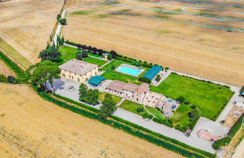 Montagnano House | 300 m² House ∙ 8 bedrooms ∙ 16 guests