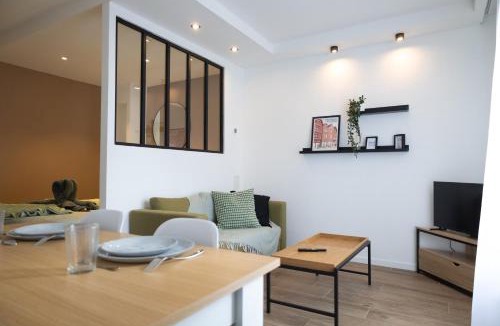 Troyes Apartment | Aux pieds du Cube, Studio Troyes, Parking et Wi-Fi Fibre