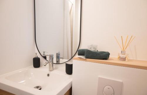 Troyes Apartment | Aux pieds du Cube, Studio Troyes, Parking et Wi-Fi Fibre