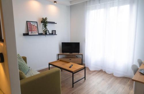 Troyes Apartment | Aux pieds du Cube, Studio Troyes, Parking et Wi-Fi Fibre