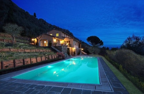 Camaiore Villa | CASA TUA NEWLY RENOVATED HILLSIDE VILLA, 300 M² BREATH-TAKING POOL SEA VIEW