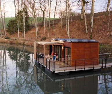 Sainte-Gemme Cabin | Domaine de Neuville - Ecolodges flottants en Champagne