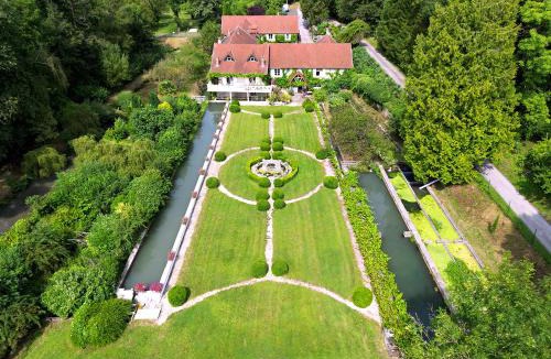 Sainte-Gemme Cabin | Domaine de Neuville - Ecolodges flottants en Champagne