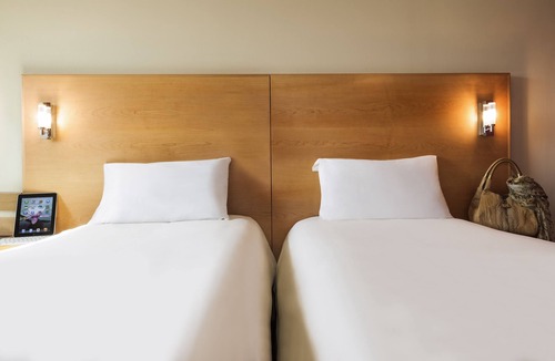 Quartier du Lac Hotel | ibis Bordeaux Lac