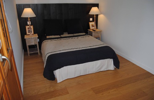 Saint-Jean-d'Illac Bed & Breakfast | La Maison du Las