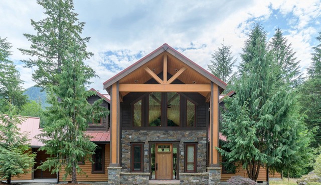 Astonishing mountain views, 7 acres lot
