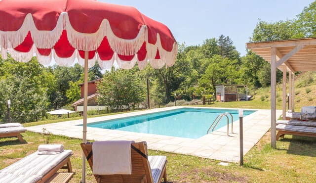Beautiful private villa with A/C, hot tub, WIFI, private pool, TV, patio and pets allowed