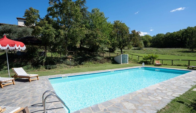 Beautiful private villa for 10 people with private pool, A/C, WIFI, TV and pets allowed