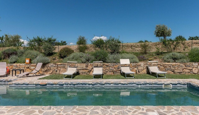 Beautiful private villa with WIFI, A/C, private pool, TV, patio, pets allowed and panoramic view