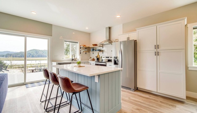 Charming Florence Home w/Fire Pit & River Views!