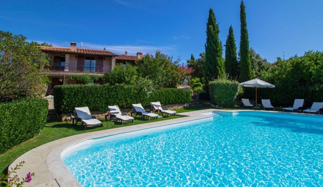 Cosy apartment in villa with private pool, hot tub, WIFI, TV, patio, pets allowed and panoramic .