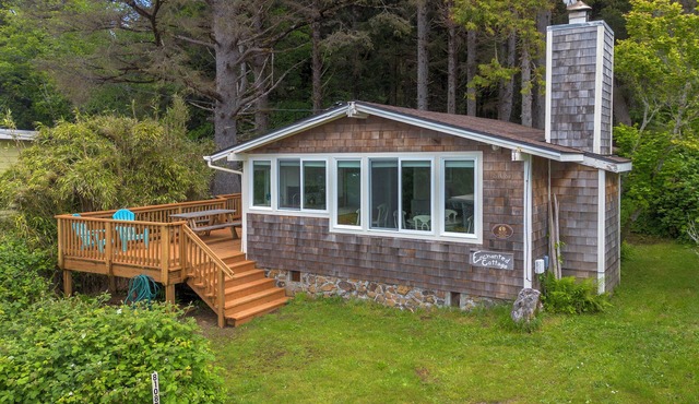 Enchanted Cottage- Wood Fireplace & Cozy Vibes- Peaceful & Private-Ocean View