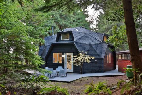 Hidden Dome Retreat in the Trees