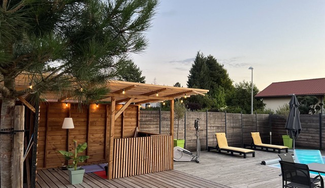 Maison de Vacances , Terrasse, Piscine, Jardin à 2 min de la Ville