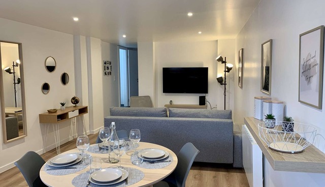 Modern apartment with free parking