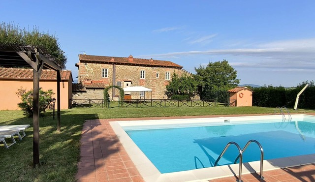Stunning private villa for 11 guests with private pool, WIFI, TV, pets allowed and panoramic view