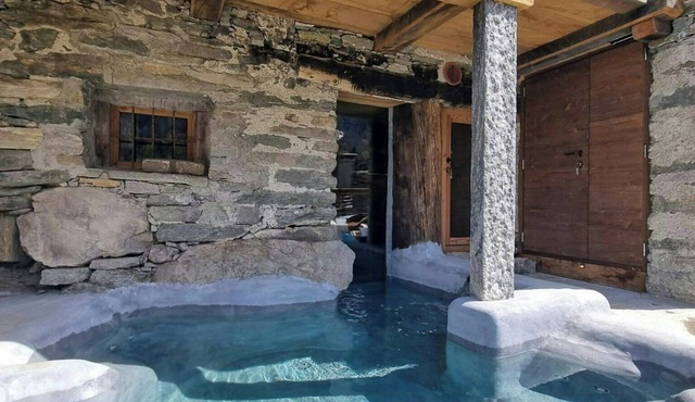 Walser cabin with rock SPA and Monte Rosa views