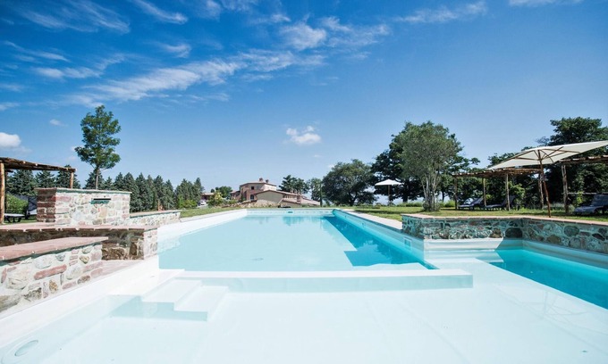 Torrita di Siena Apartment | Luxury Large Apt in Siena Resort at Eagle